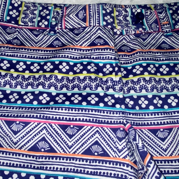 Vibrant Vineyard Vines Shorts in Excellent Condition - Picture 2 of 8